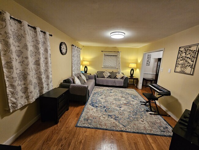 Building Photo - 5320 Lingle Ln
