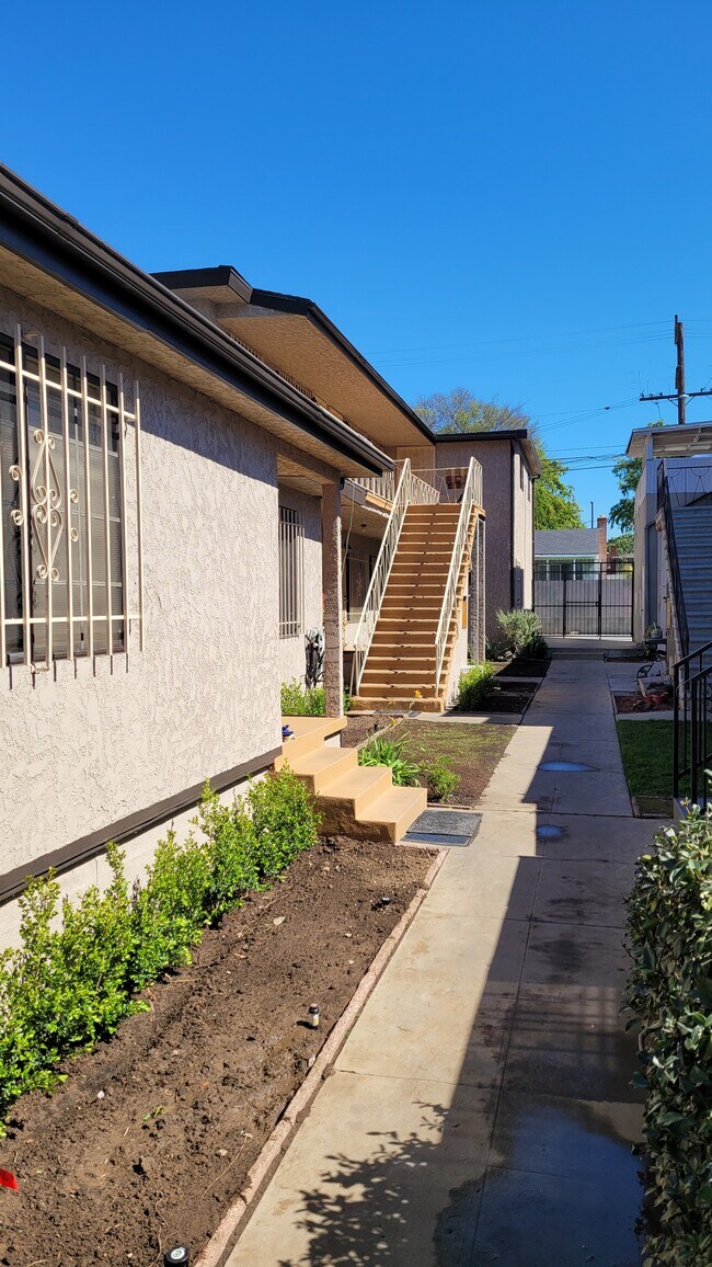 Courtyard - 11030 Crenshaw Blvd