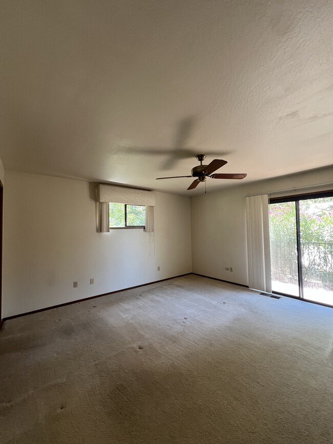 Building Photo - 17909 Huckleberry Dr