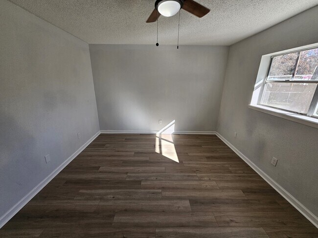 Building Photo - 307 Hildred Ave