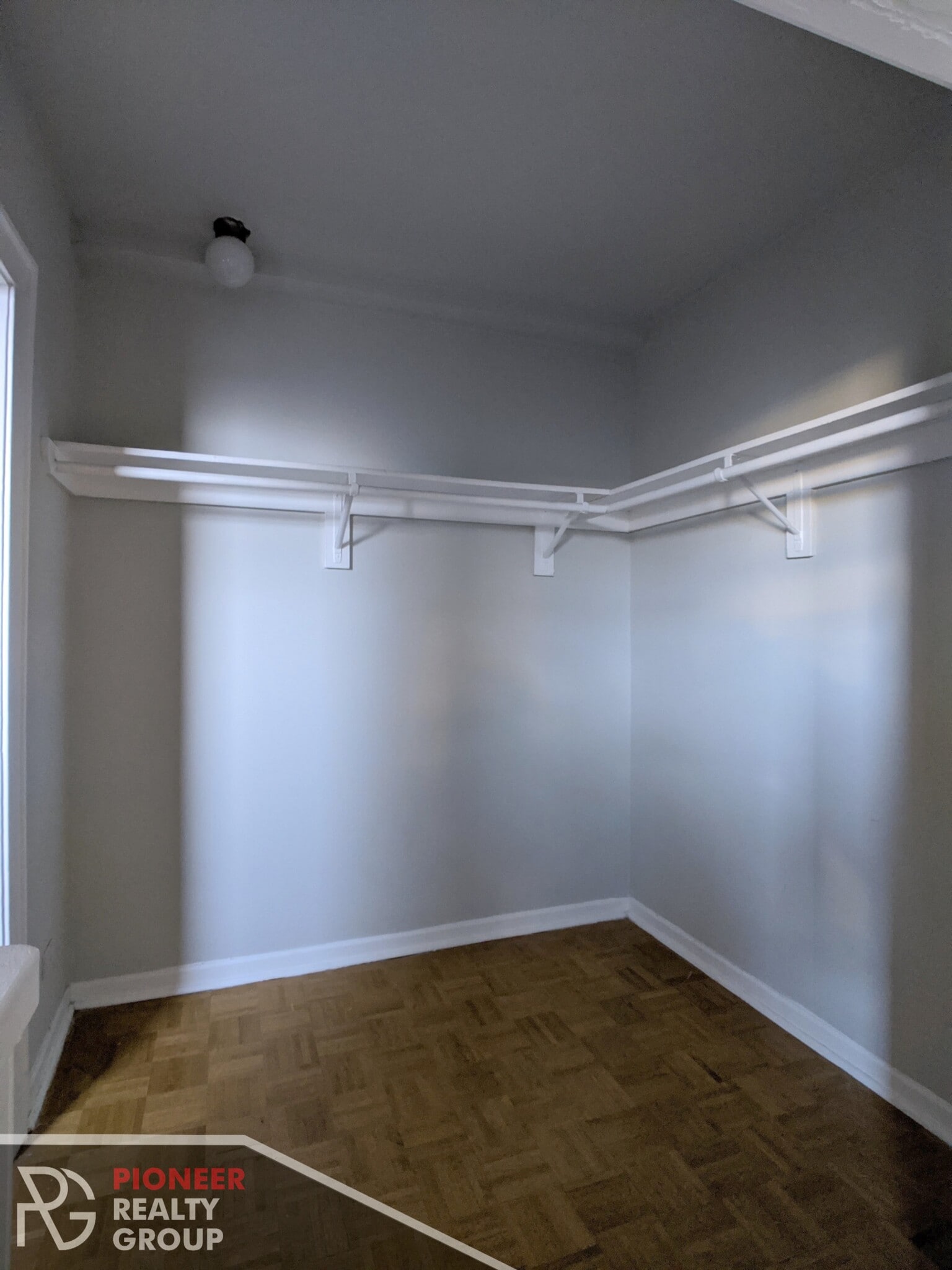 Building Photo - 739 W Belmont Ave