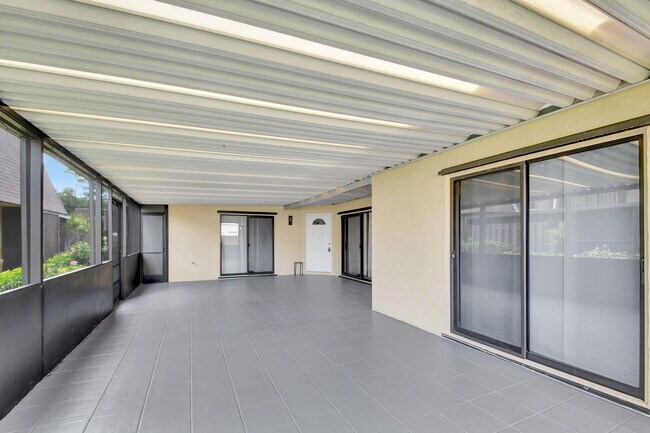 Building Photo - 4185 Turnberry Cir