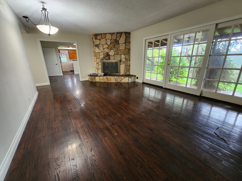 Building Photo - 4131 Aralia Rd