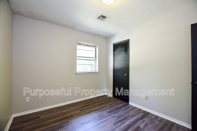 Building Photo - 1208 Cathy Ln