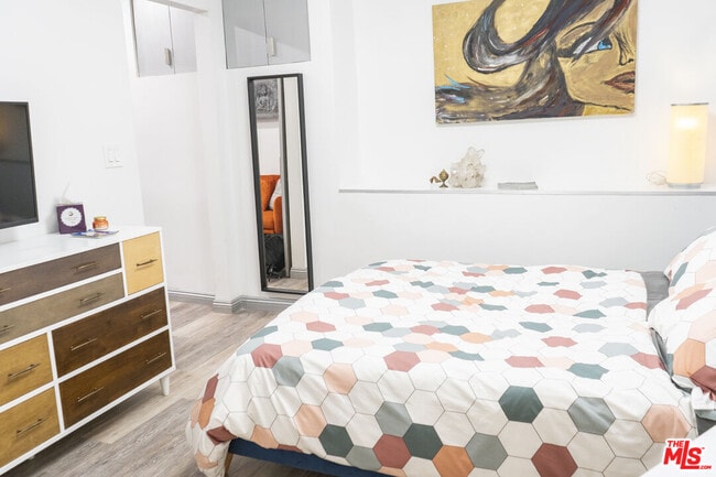 Building Photo - 348 Laveta Terrace