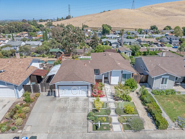 Building Photo - 2225 Mt Whitney Dr