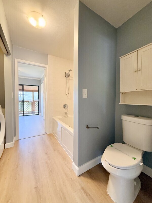 Building Photo - 817 Fairwood Forest Dr