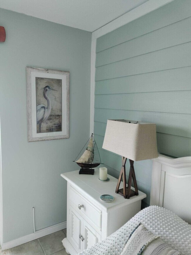 Building Photo - 1516 S Lakeside Dr