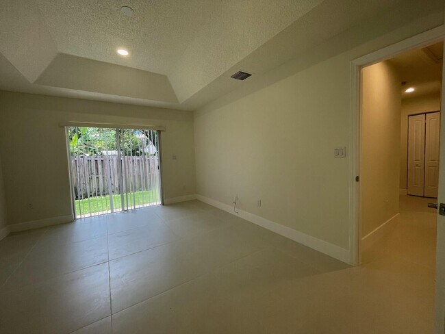 Building Photo - 1806 NW 98th Ave
