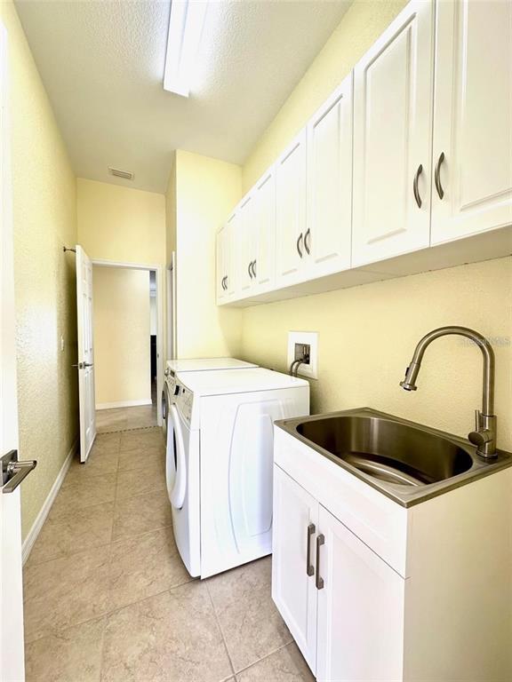 Building Photo - 9423 Rosebud Cir