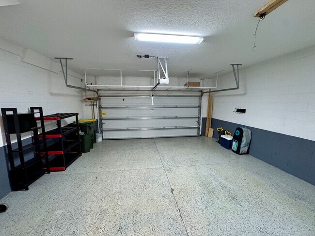 Building Photo - FOR RENT - Beautiful end unit townhouse in Clermont - Waterbrooke