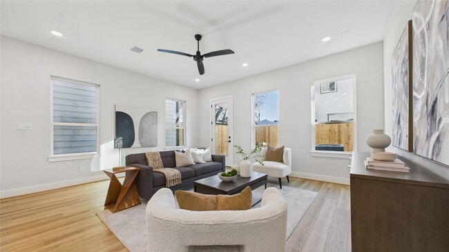 Building Photo - 5027 Golden Forest Dr