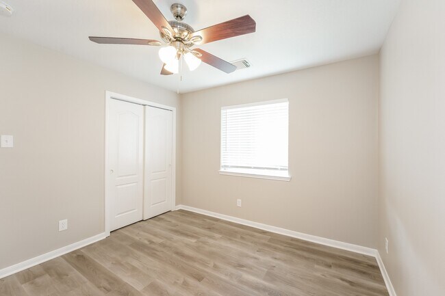Building Photo - 5103 Santrey Dr