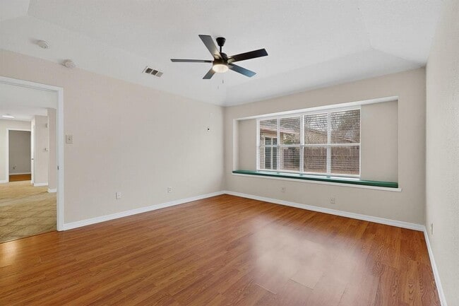 Building Photo - 5300 Honey Dew Terrace