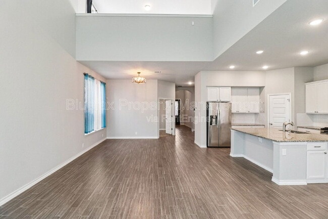 Building Photo - 10208 High Noon Dr