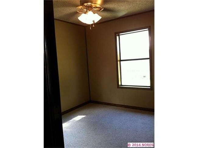 Building Photo - Comfortable living in this 3-bedroom, 1-bath home