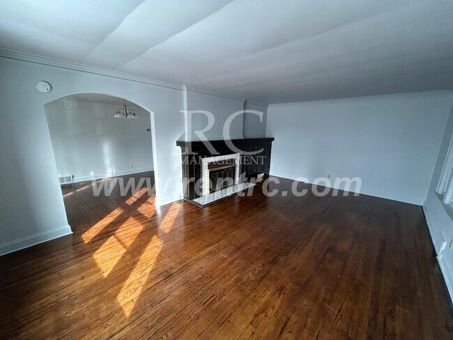 Building Photo - 1202 Walnut-