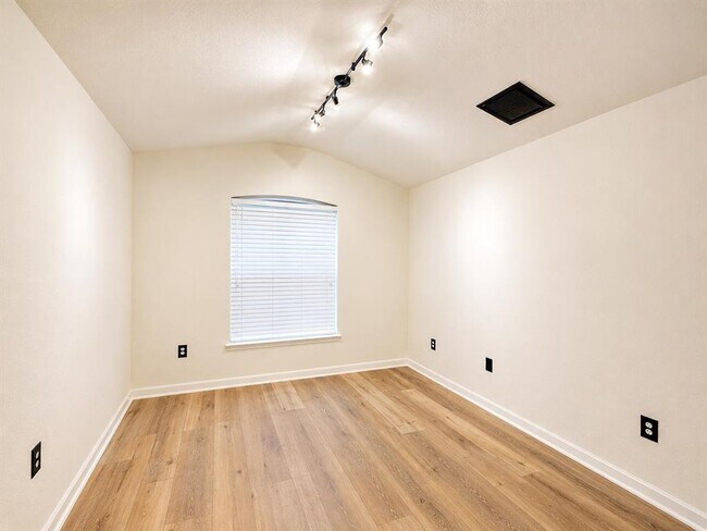 Building Photo - 202 Mossberg Ln