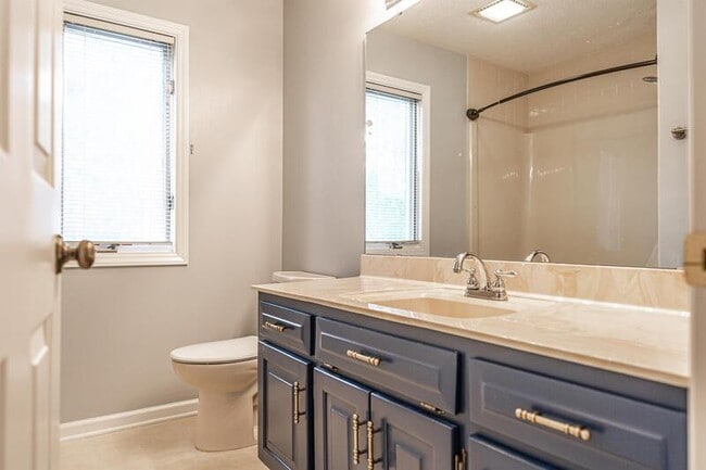 Building Photo - 4 Harness Pl