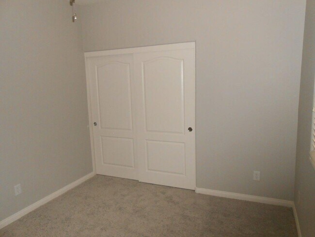 Building Photo - Beautiful Spacious Home in Mountains Edge