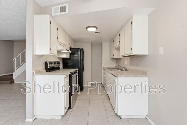 Building Photo - 860 E Brown Rd