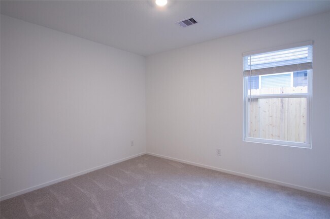 Building Photo - 1551 Sunset Ridge Dr