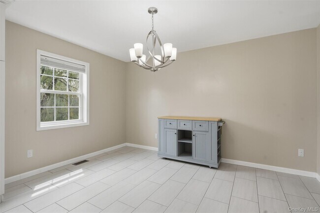 Building Photo - 17 Watkins Dr