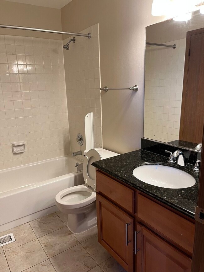 Building Photo - 1744 Eastwood Ct