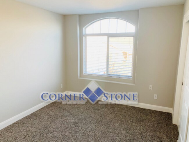 Building Photo - Wonderful Home In Middleton with 3 Car Garage!