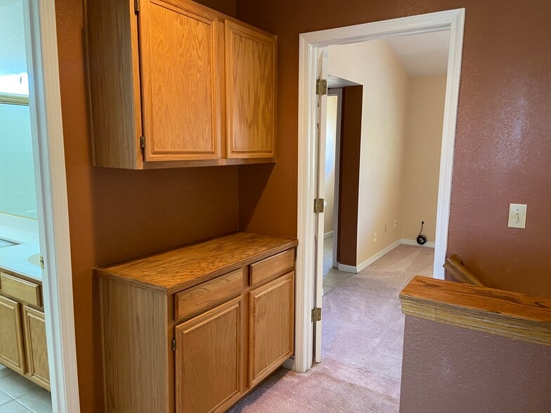 Building Photo - 3964 Glenview Terrace