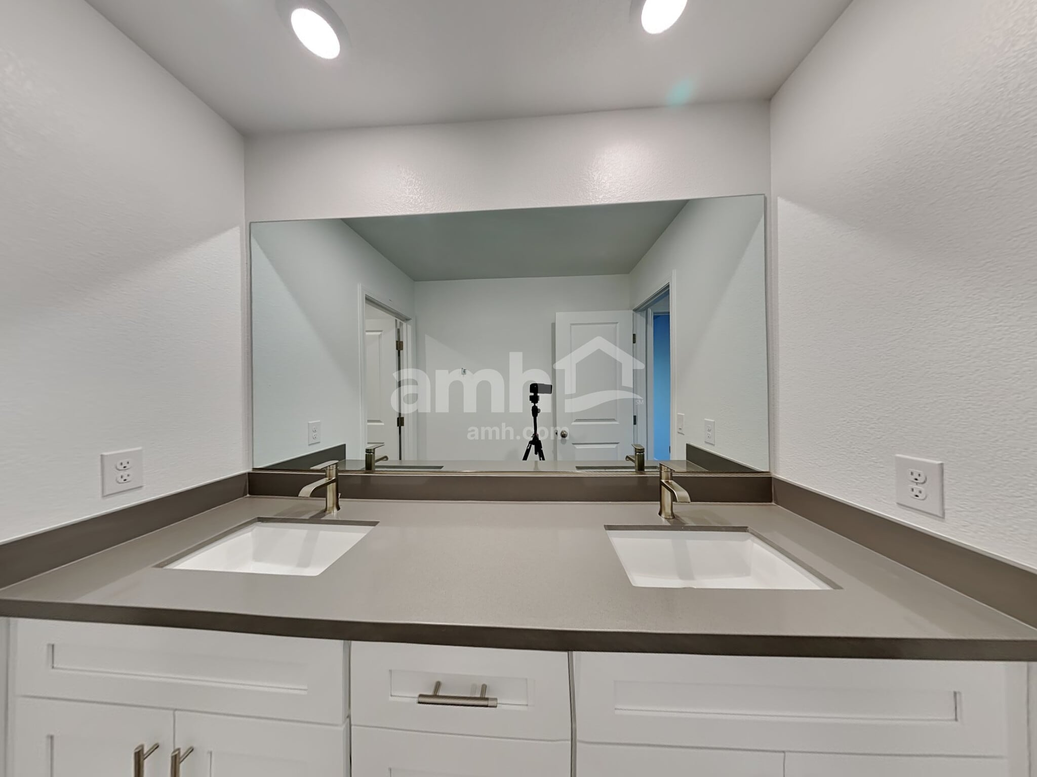 Building Photo - 8817 Tiger Tooth Ave