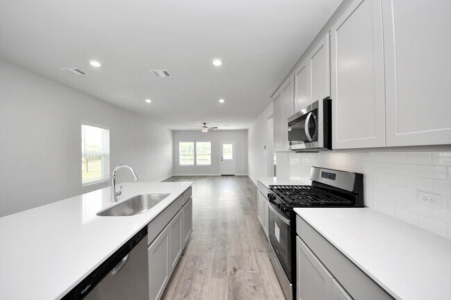 Building Photo - 135 Alset Dr