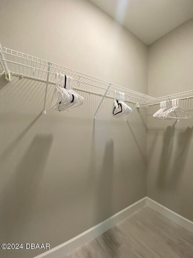 Building Photo - 272 Catriona Dr