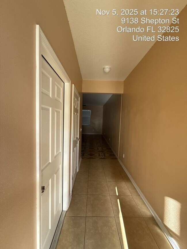 Building Photo - Beautiful Spacious 3 bed 2.5 bath Home in ...