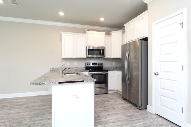 Building Photo - Spacious 3-Bed, 2.5-Bath Townhome Steps from Blue Wahoos Stadium & Palafox Street with Upgraded K...