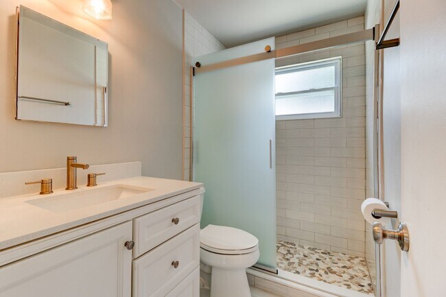Building Photo - 2/1 Ormond Beachside Bungalow