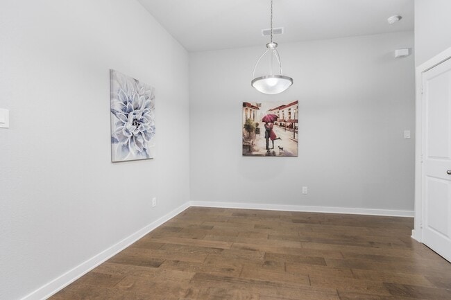 Building Photo - 5871 Rivendell Dr