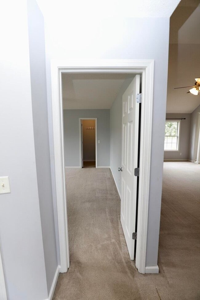 Building Photo - 60 Vinca Ct