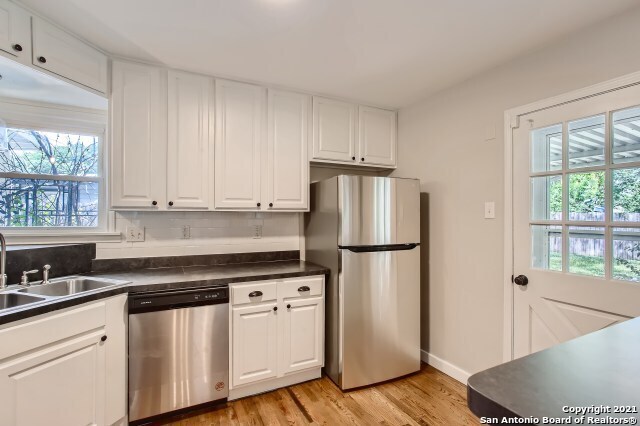 Building Photo - 519 Byrnes Dr