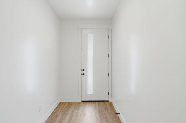 Building Photo - South Desert Townhome with EVSE Outlet