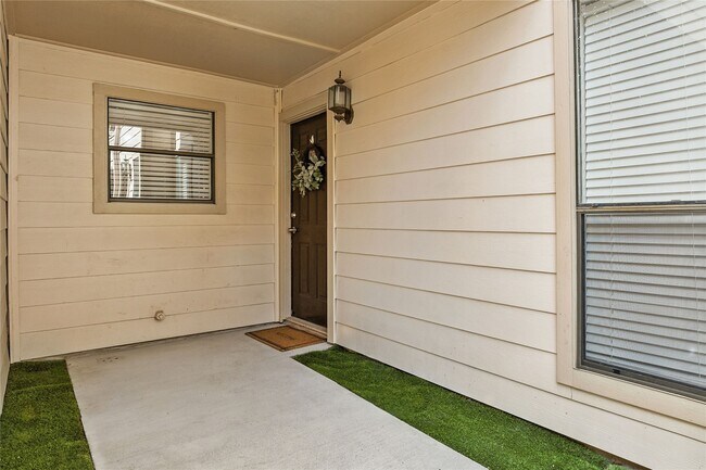 Building Photo - 2277 S Kirkwood Rd