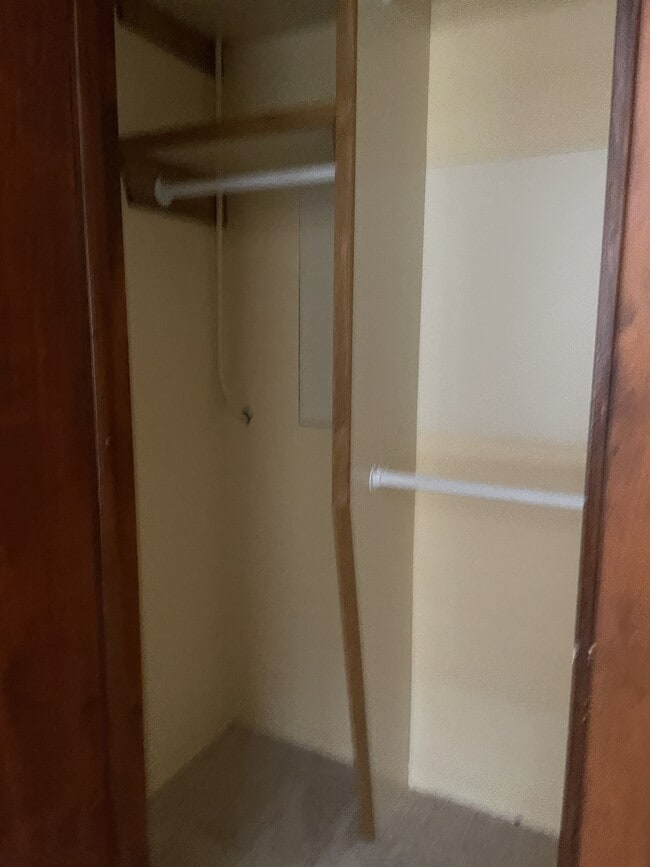 Building Photo - 115 E Broadway St