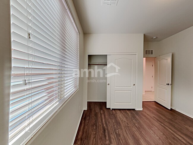 Building Photo - 492 Bright Peridot Ave