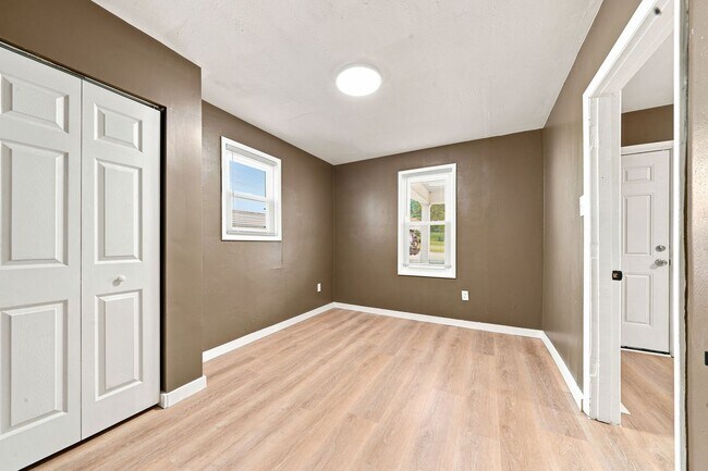 Building Photo - 3137 State St
