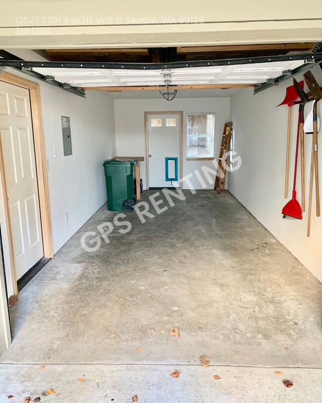 Building Photo - 12527 27th Ave NE