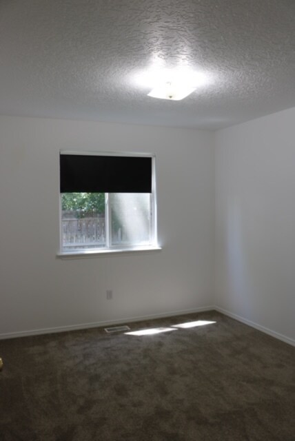 Building Photo - 16633 Sadie Ave