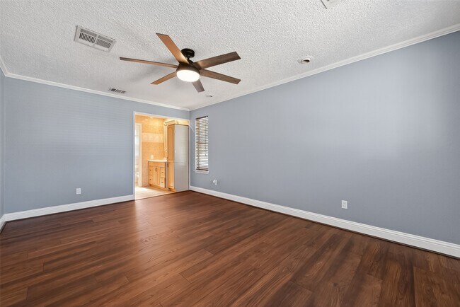 Building Photo - 17634 Huntersglen Cir