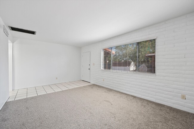 Building Photo - 4525 E Bellevue St