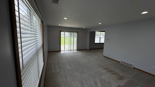 Building Photo - 2472/2474 Millview