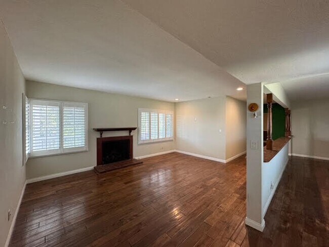Building Photo - 714 Ocean View